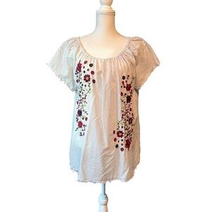 SUNDANCE SOFT GRAY PULLOVER TOP WITH PRETTY EMBROIDERY SHORT SLEEVES SIZE LARGE